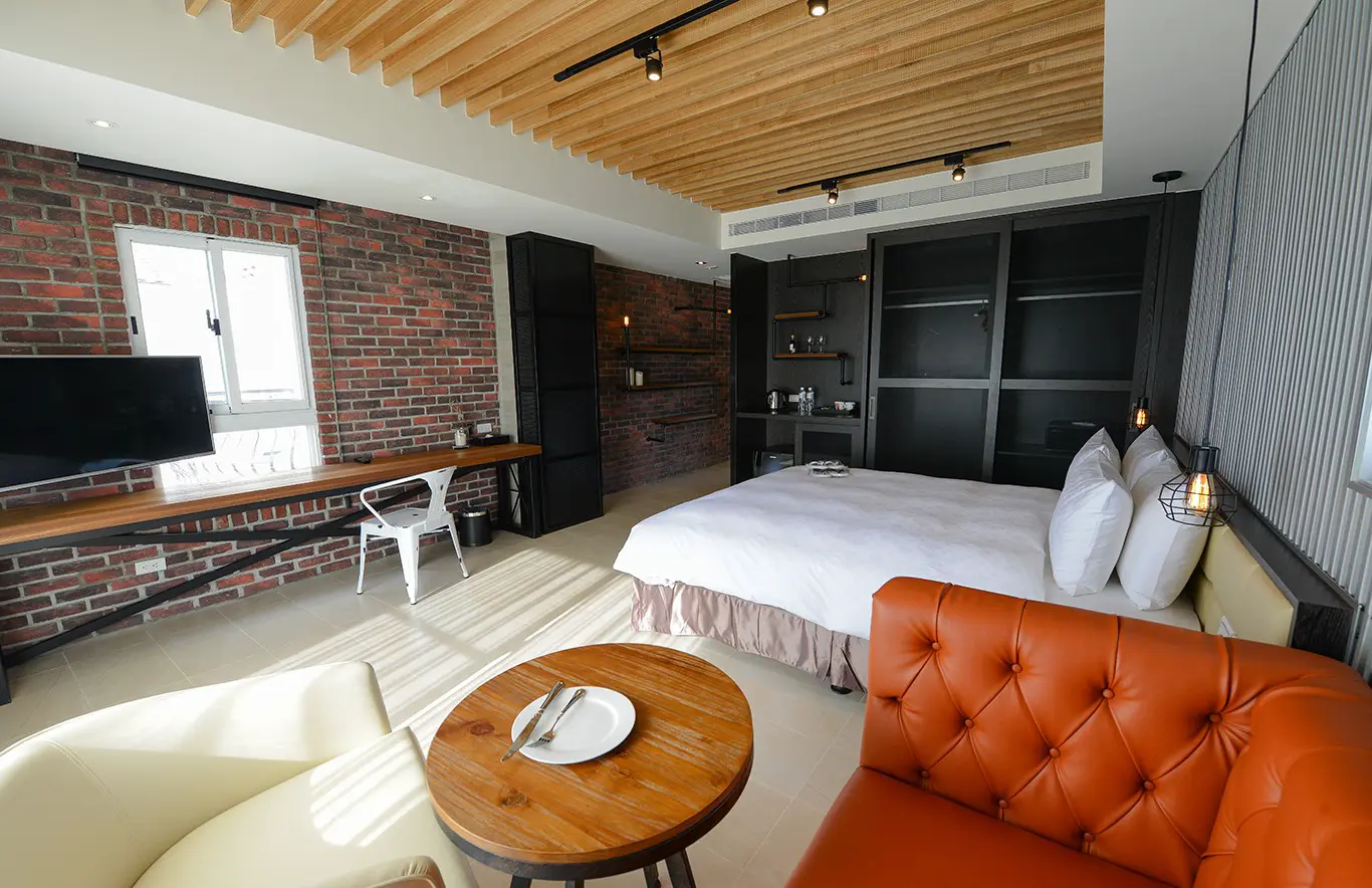 原藝空間 / 流金穗月