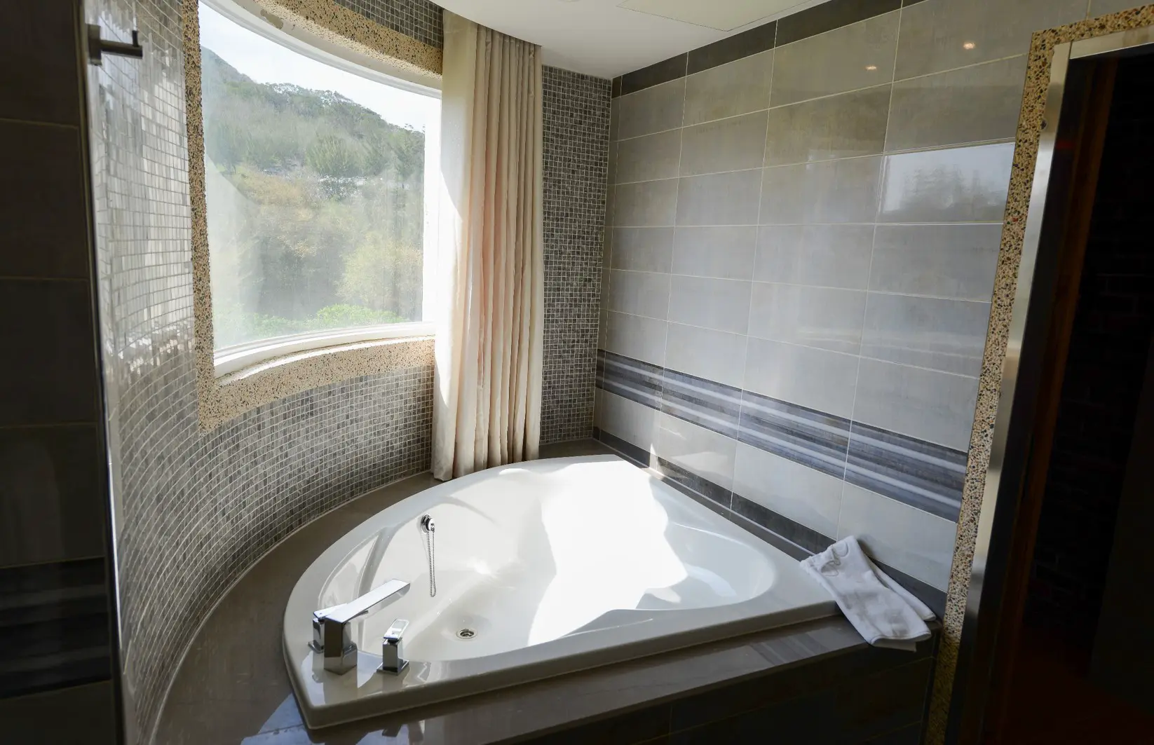 原藝空間 / 流金穗月